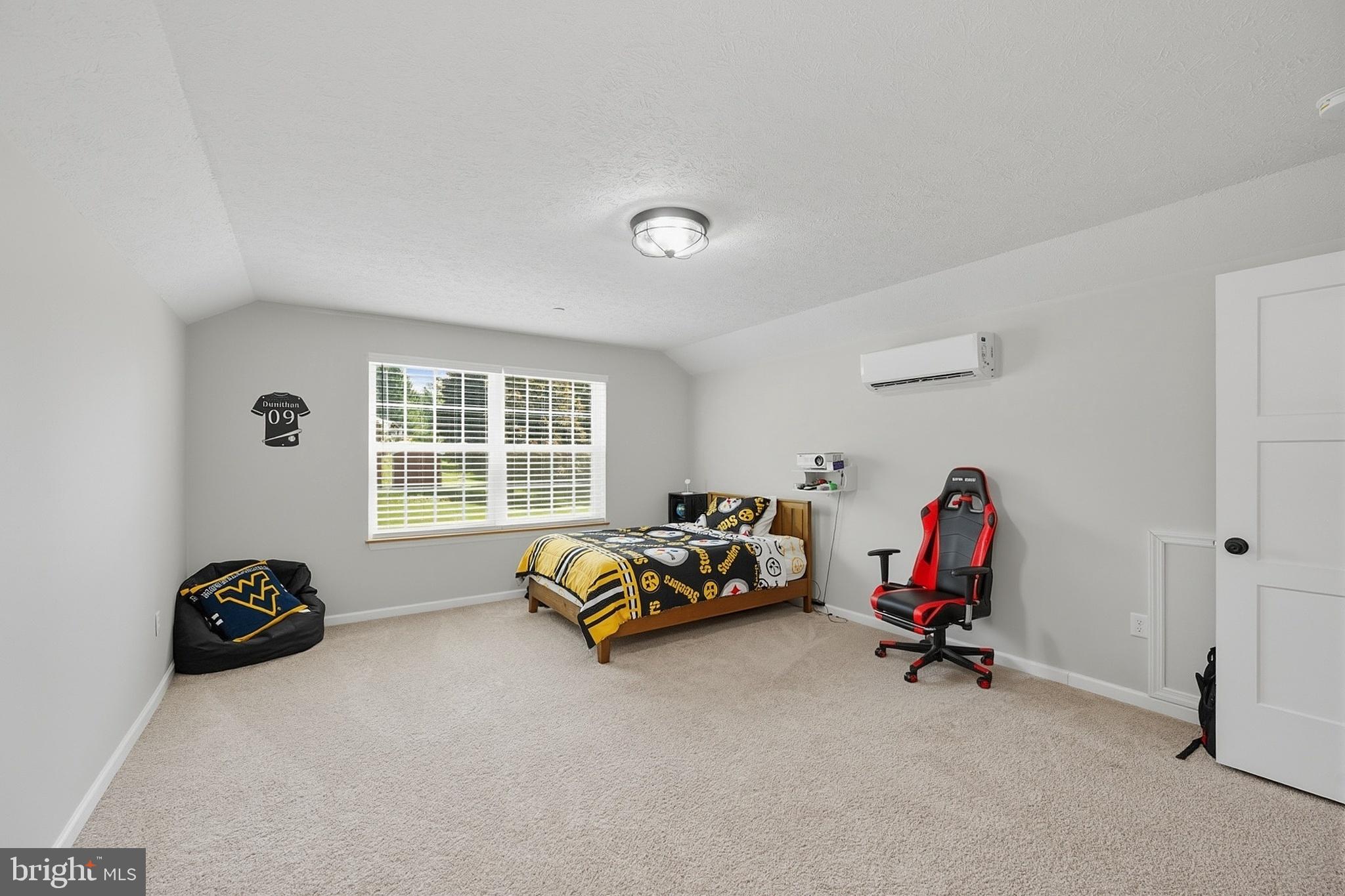 COUNTRY CLUB ACRES - Residential