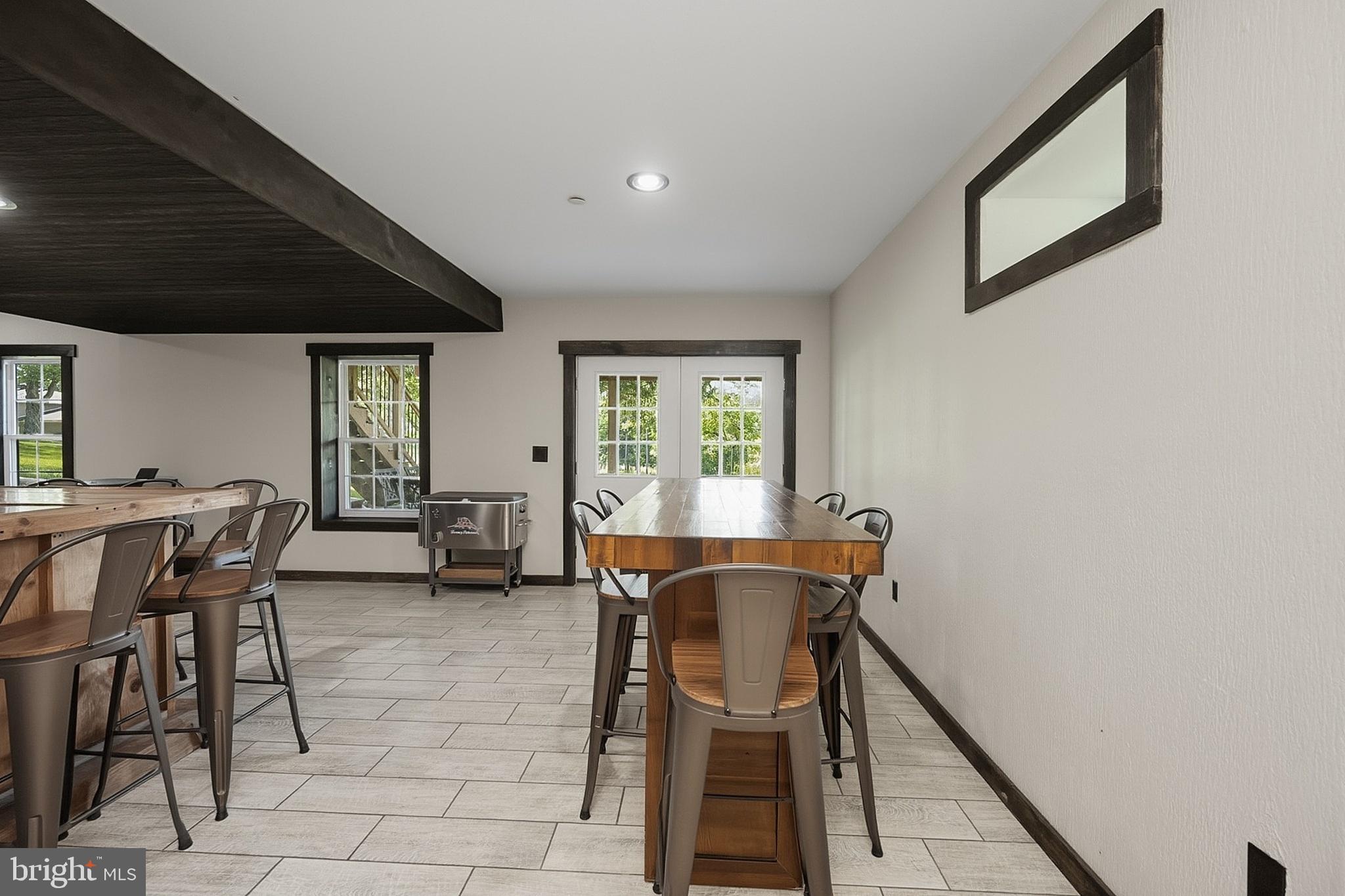 COUNTRY CLUB ACRES - Residential