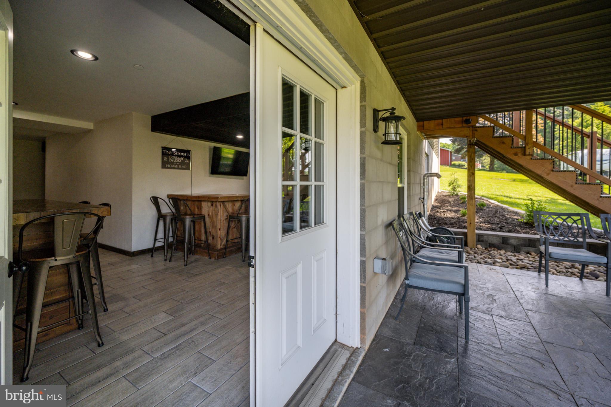 COUNTRY CLUB ACRES - Residential