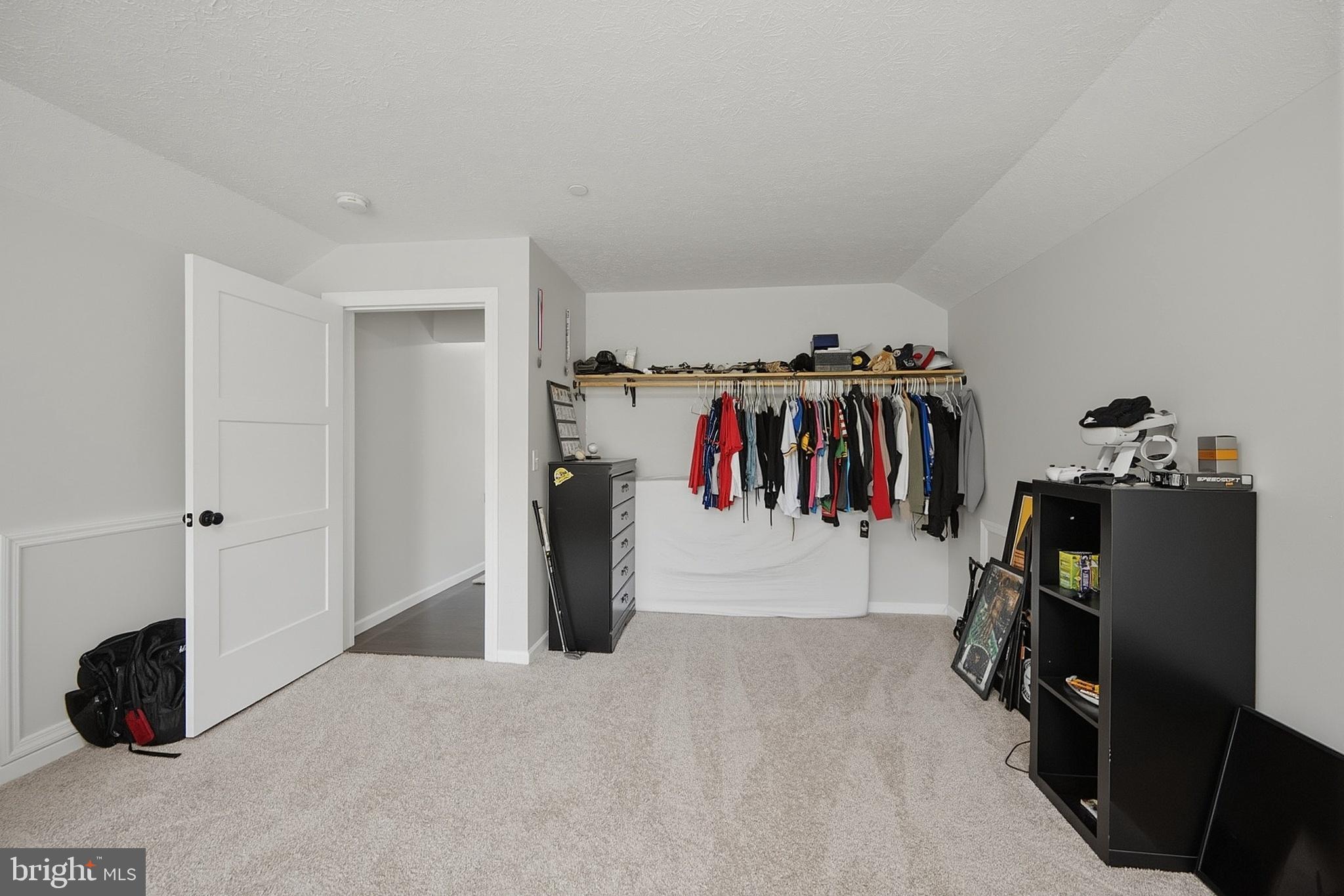 COUNTRY CLUB ACRES - Residential