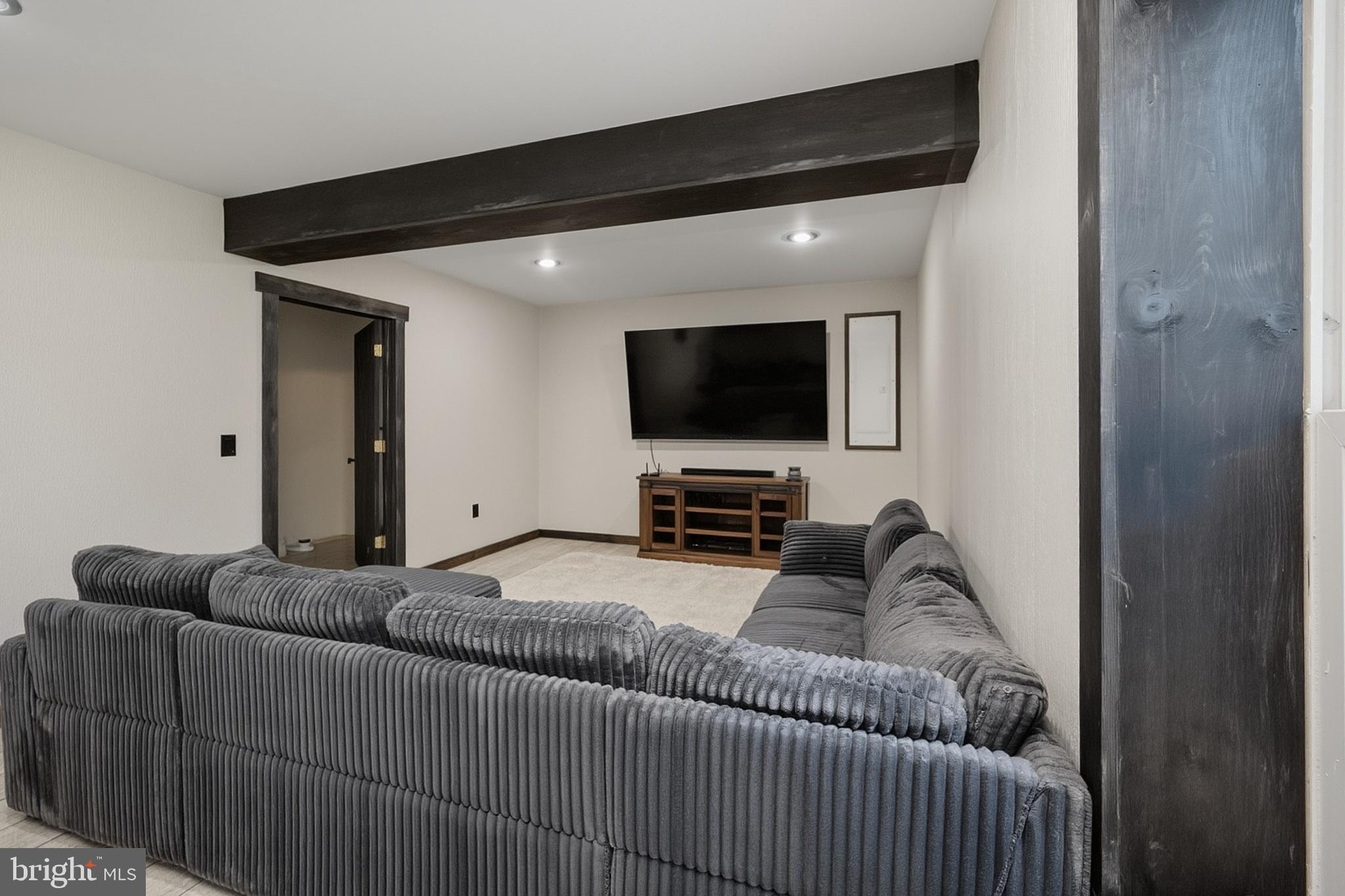 COUNTRY CLUB ACRES - Residential