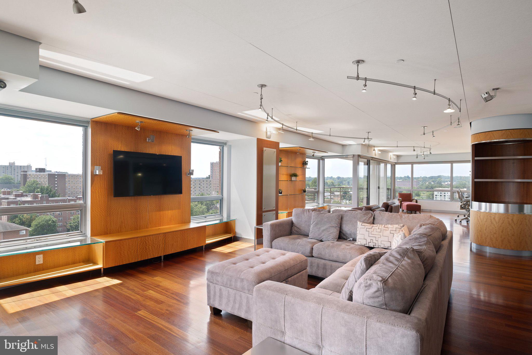 PARK PLAZA - Residential