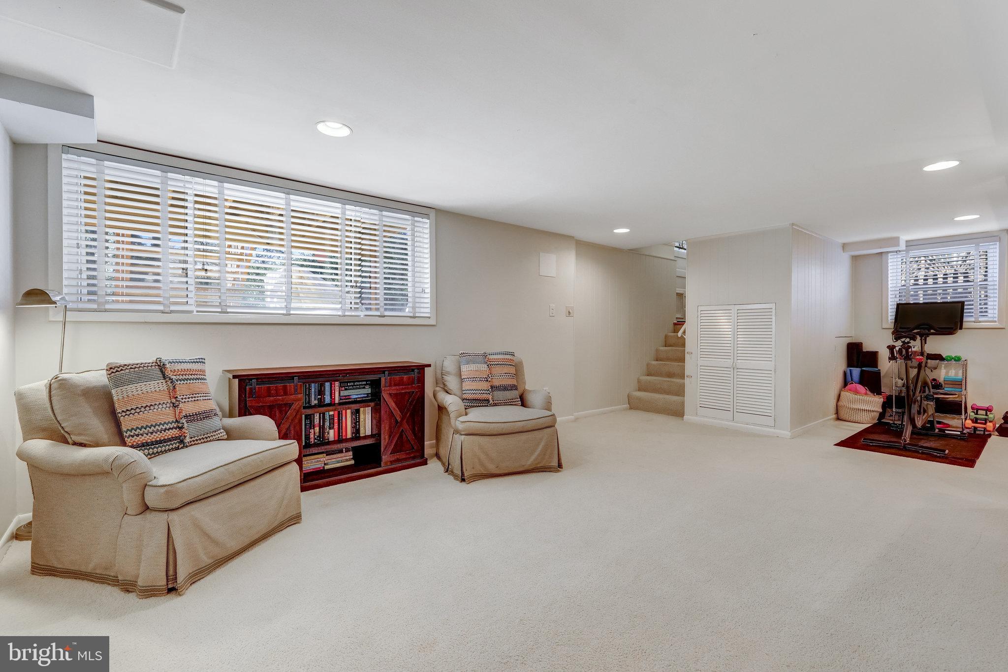 VIENNA WOODS - Residential