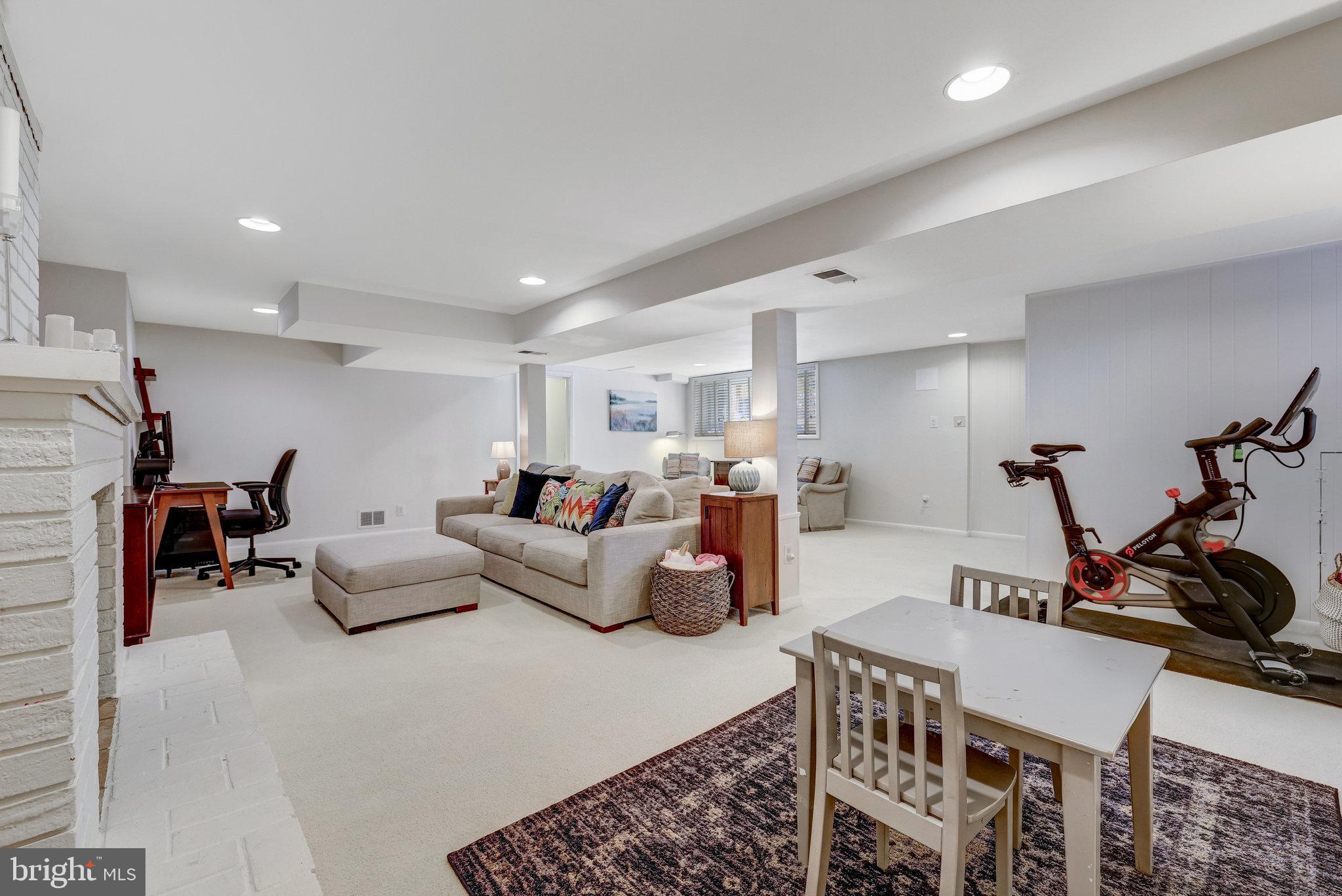 VIENNA WOODS - Residential