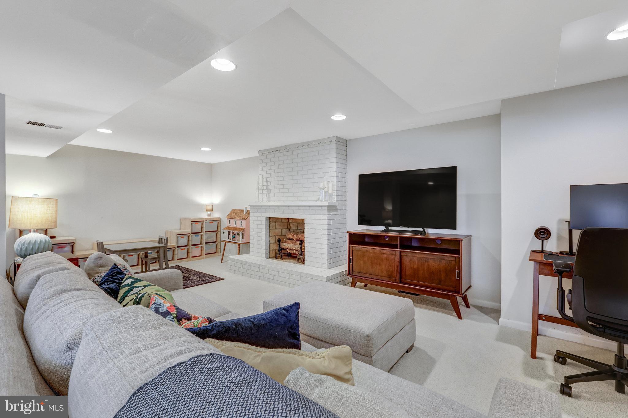 VIENNA WOODS - Residential