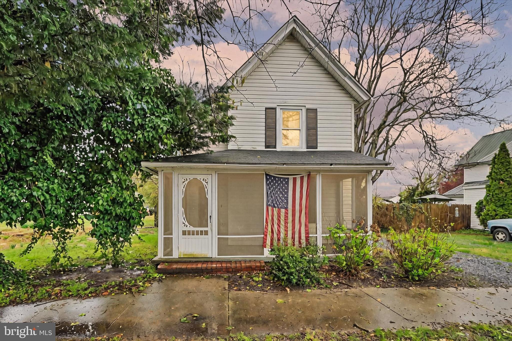 Great investment opportunity in Ridgely, MD! This 3-bedroom, 1.5-bath home sits on a spacious lot with off-street parking and offers strong potential for updates and added value. Located in a convenient area close to local amenities and major routes, this property is ideal for investors or buyers looking to build equity. Don’t miss the chance to make it your next project.