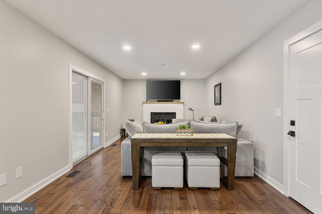 POTOMAC CROSSING - Residential