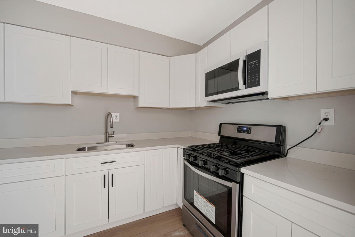 SWANN HILL CONDOMINIUMS - Residential