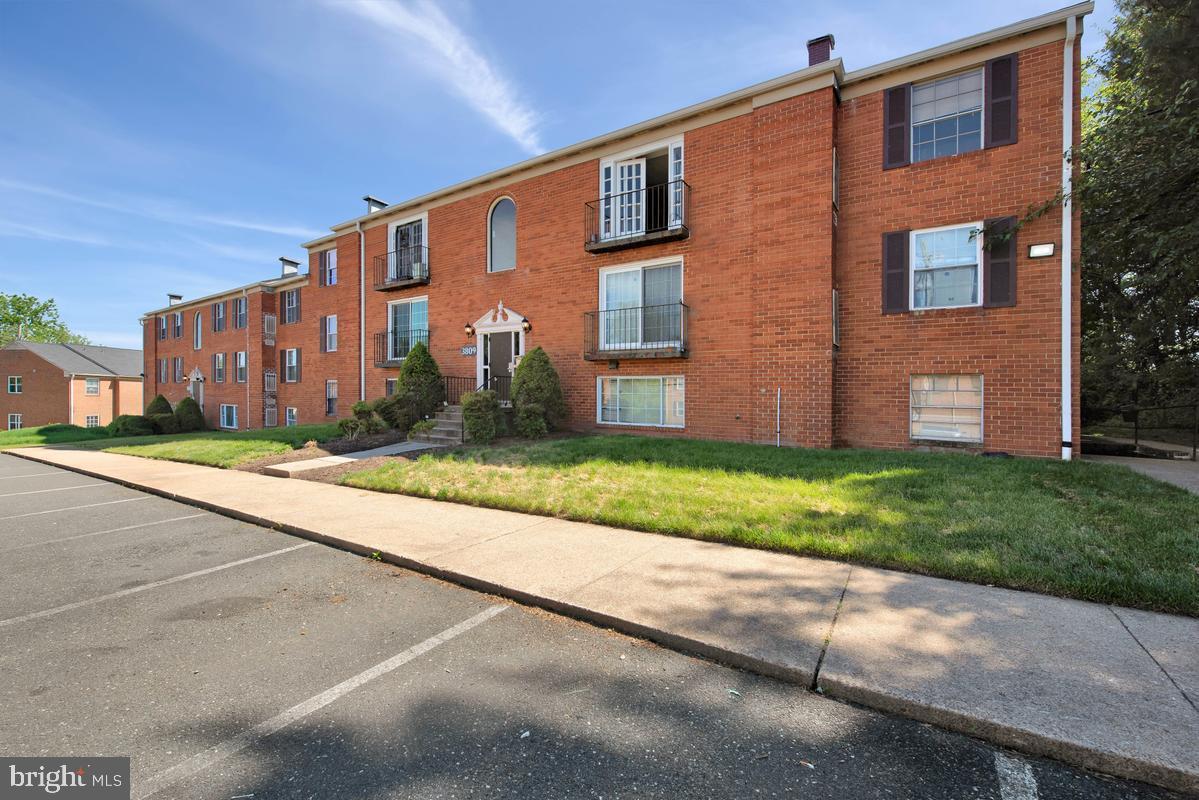 SWANN HILL CONDOMINIUMS - Residential
