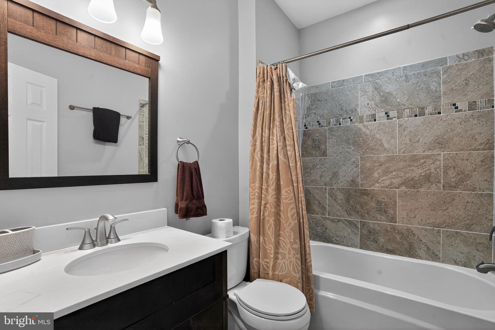 LAKES AT RED ROCK - Residential