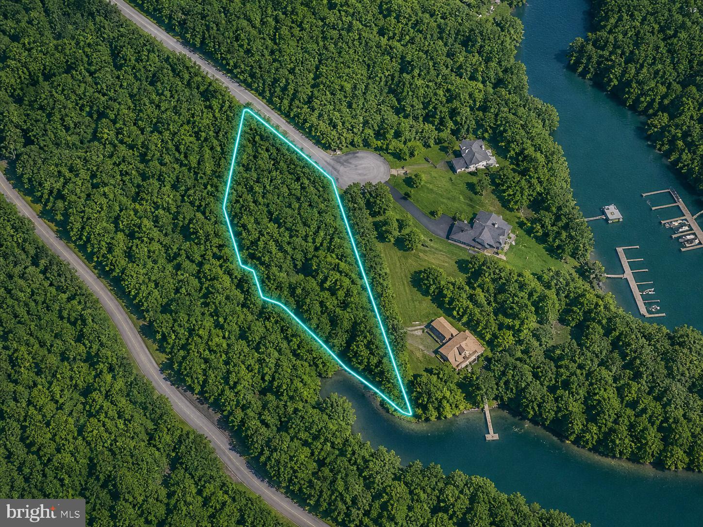 RUNAWAY BAY - Land