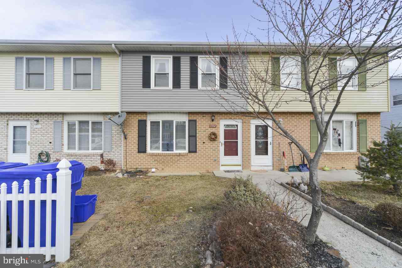Gorgeous 3 BR, 2.5 Bath home in North Middleton. Move in ready complete with updated kitchen including granite countertops and tile flooring. Central air, hardwood floors, and renovated baths make this a must see.  There is also a large private deck and fenced in yard.