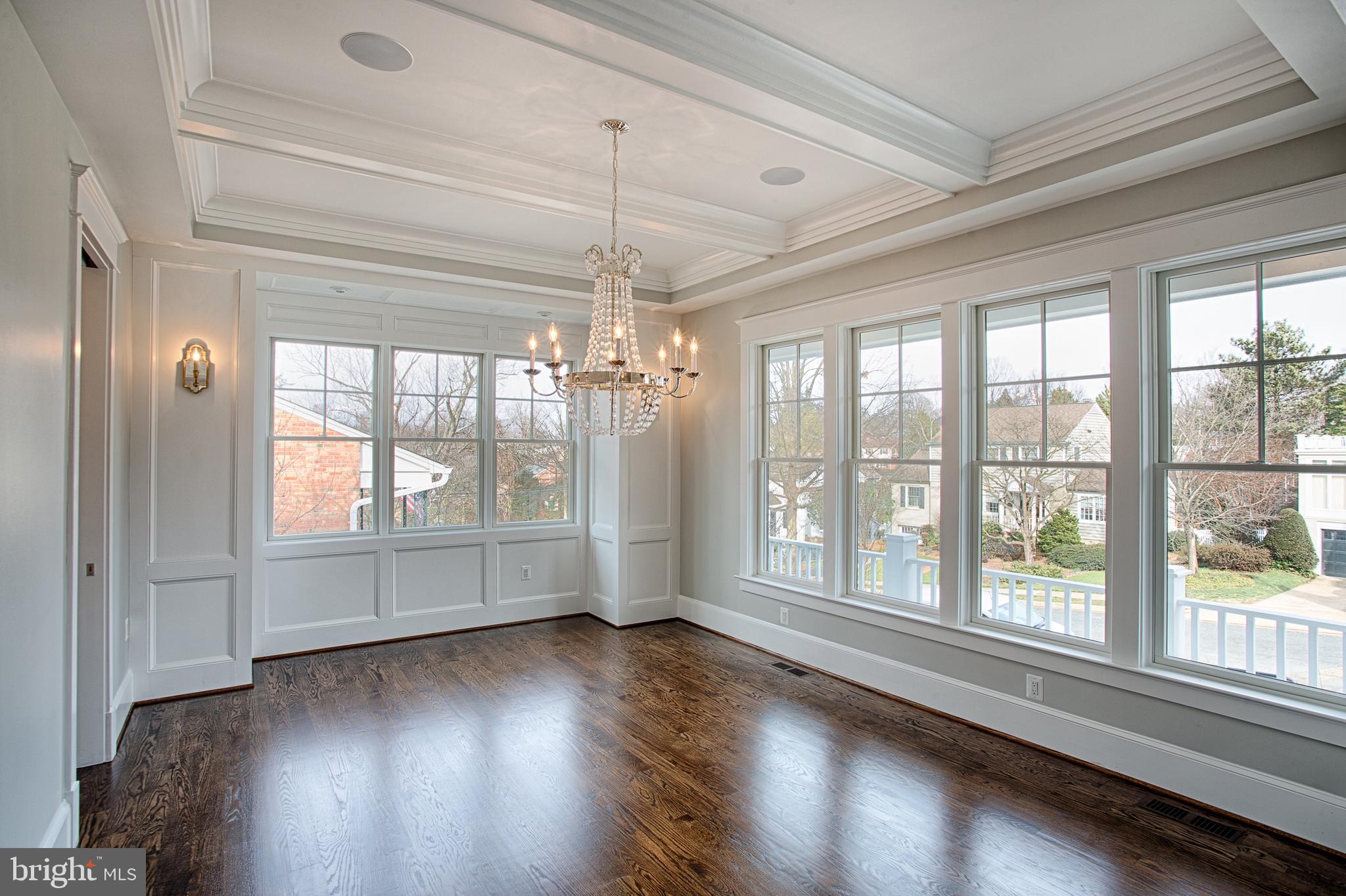 COUNTRY CLUB MANOR - Residential