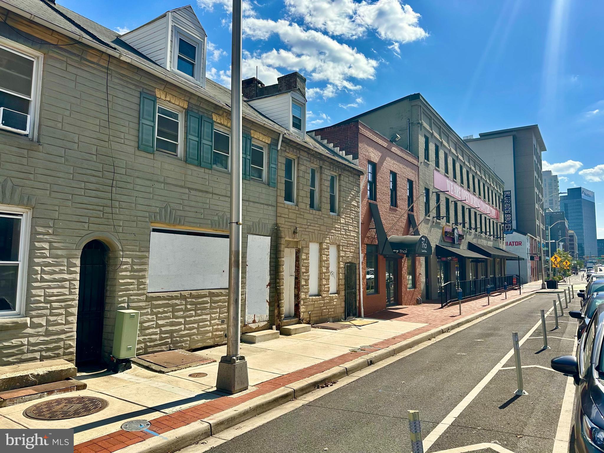 LITTLE ITALY - Commercial Sale