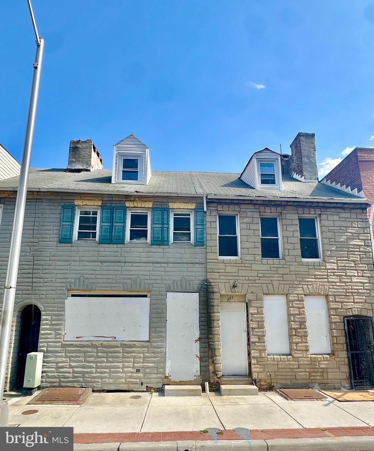 LITTLE ITALY - Commercial Sale