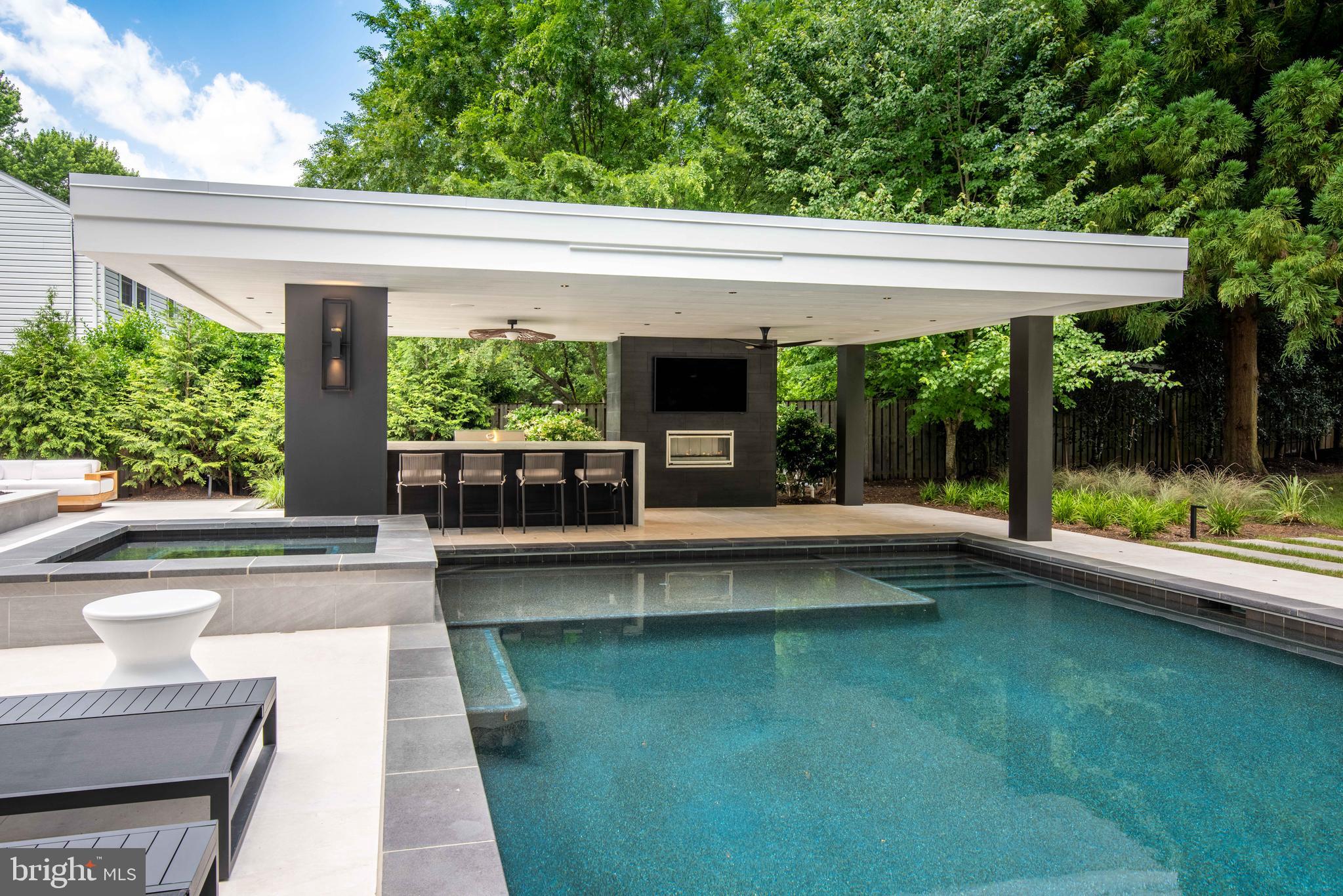 CLEARVIEW MANOR - Residential