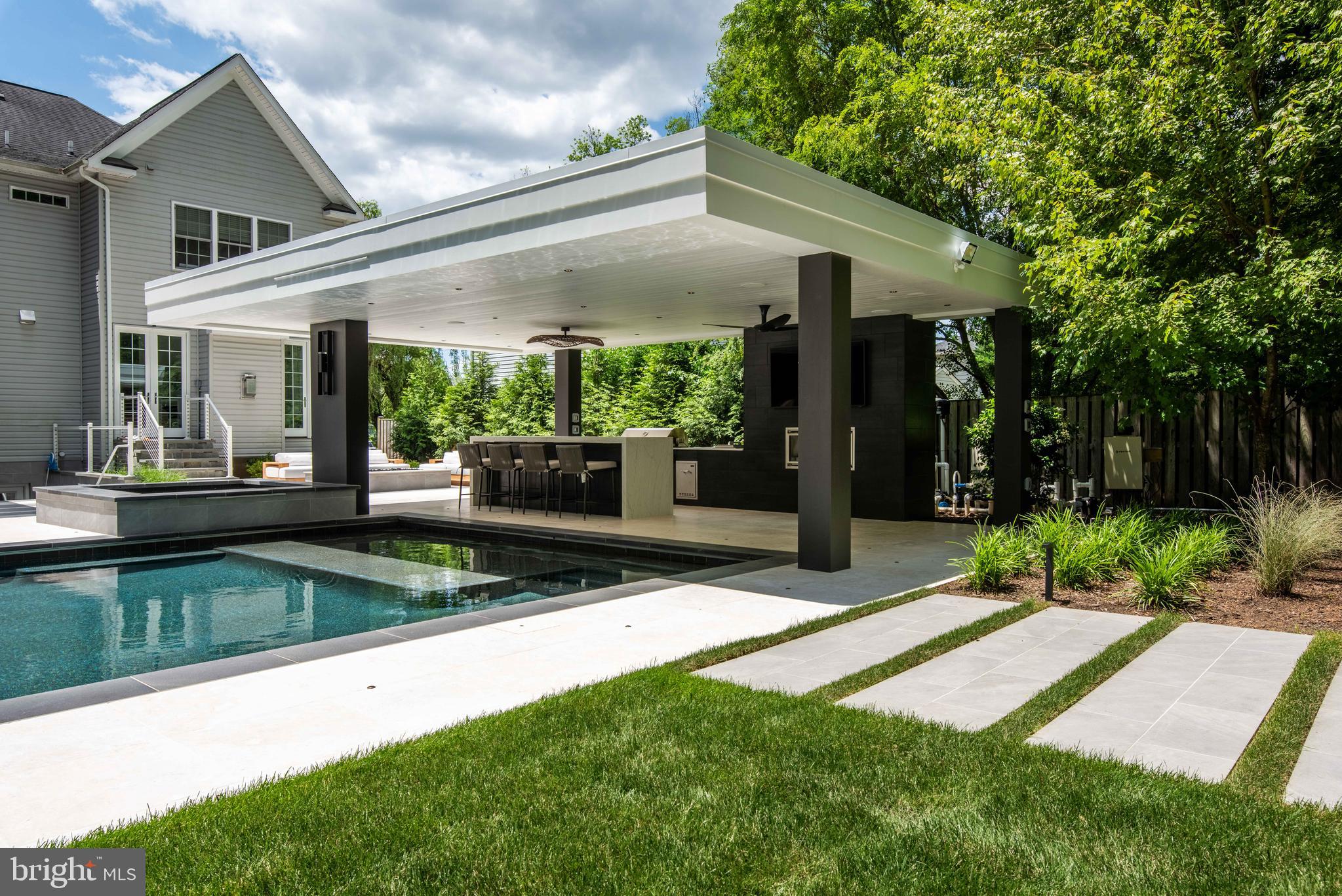 CLEARVIEW MANOR - Residential