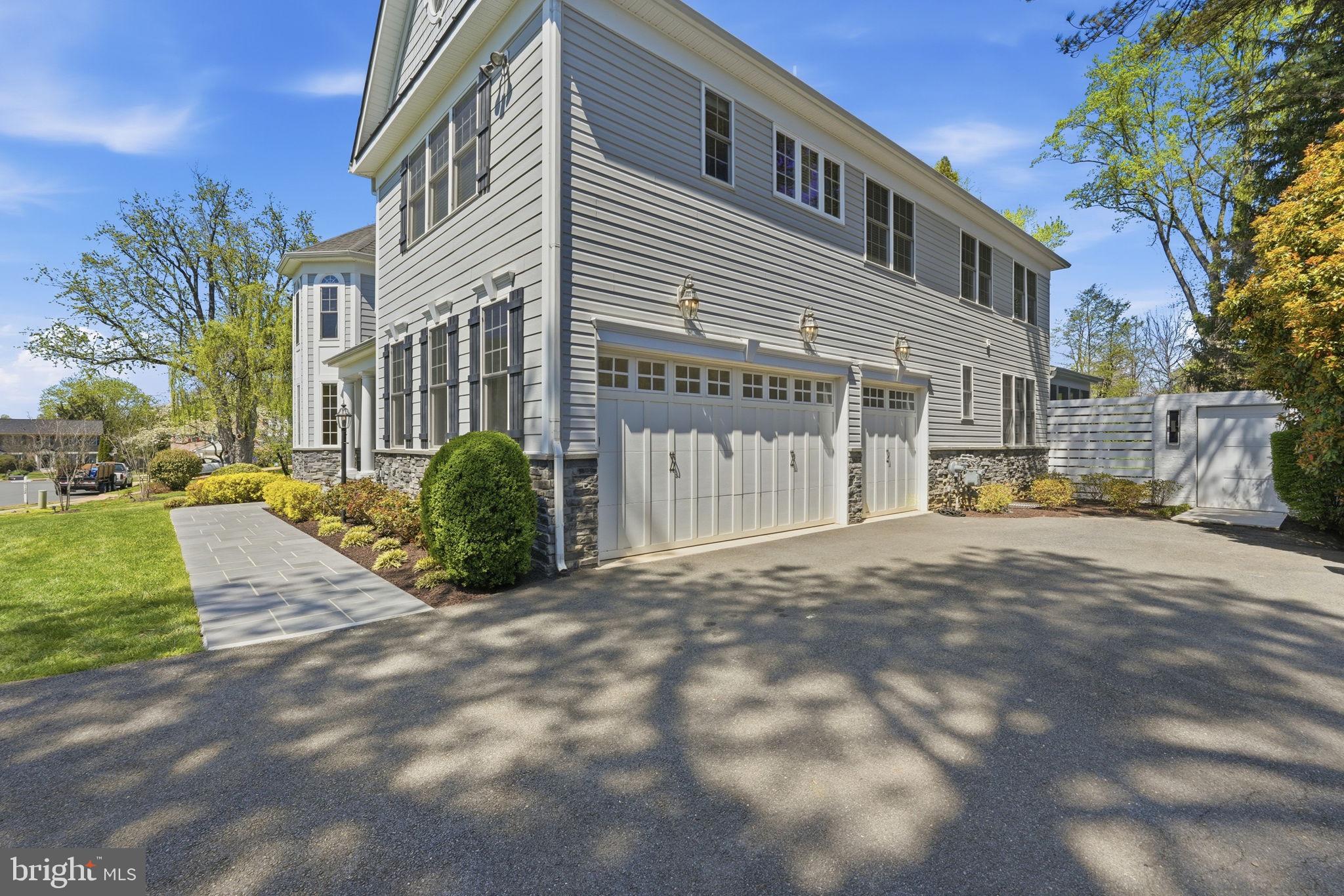 CLEARVIEW MANOR - Residential
