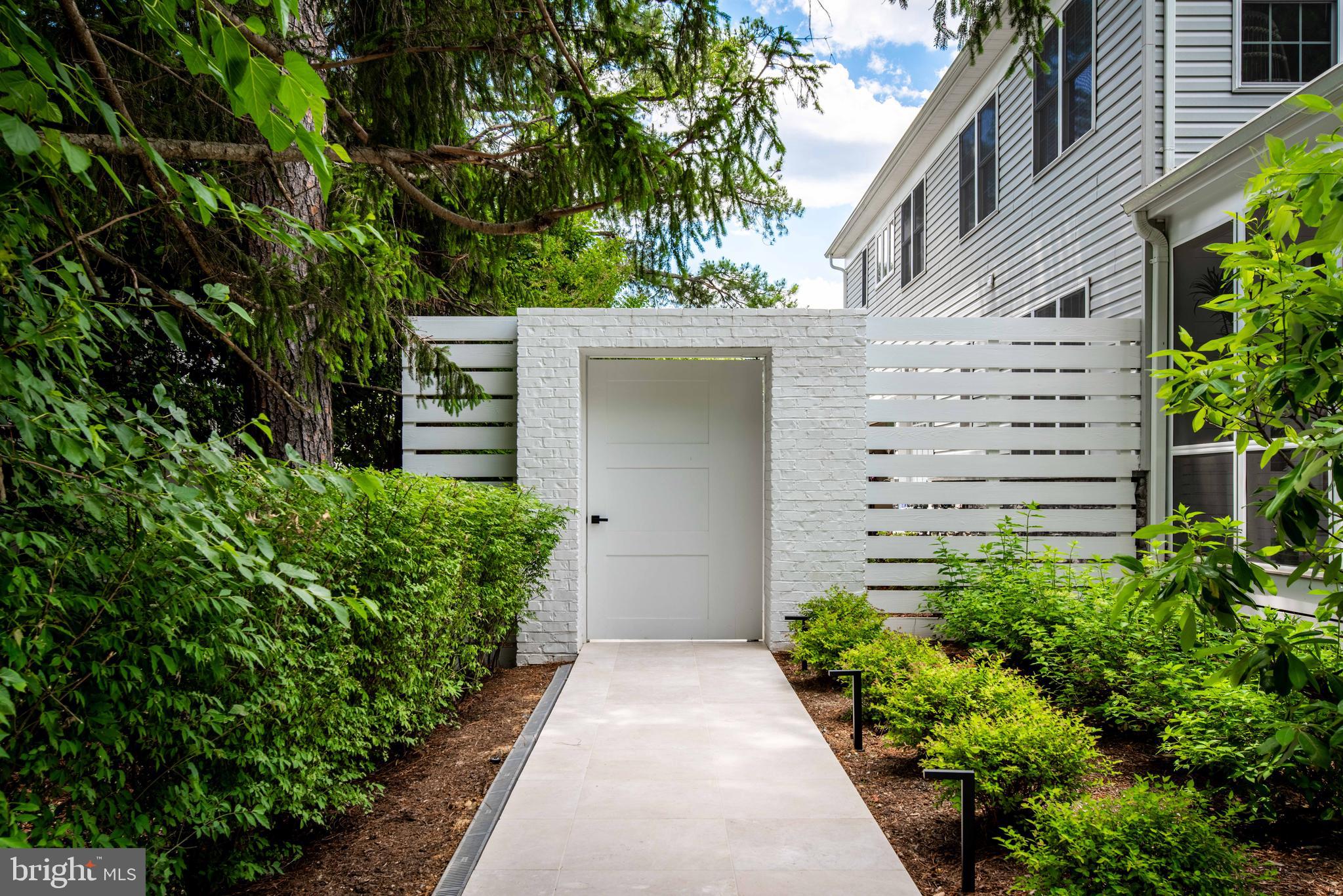 CLEARVIEW MANOR - Residential