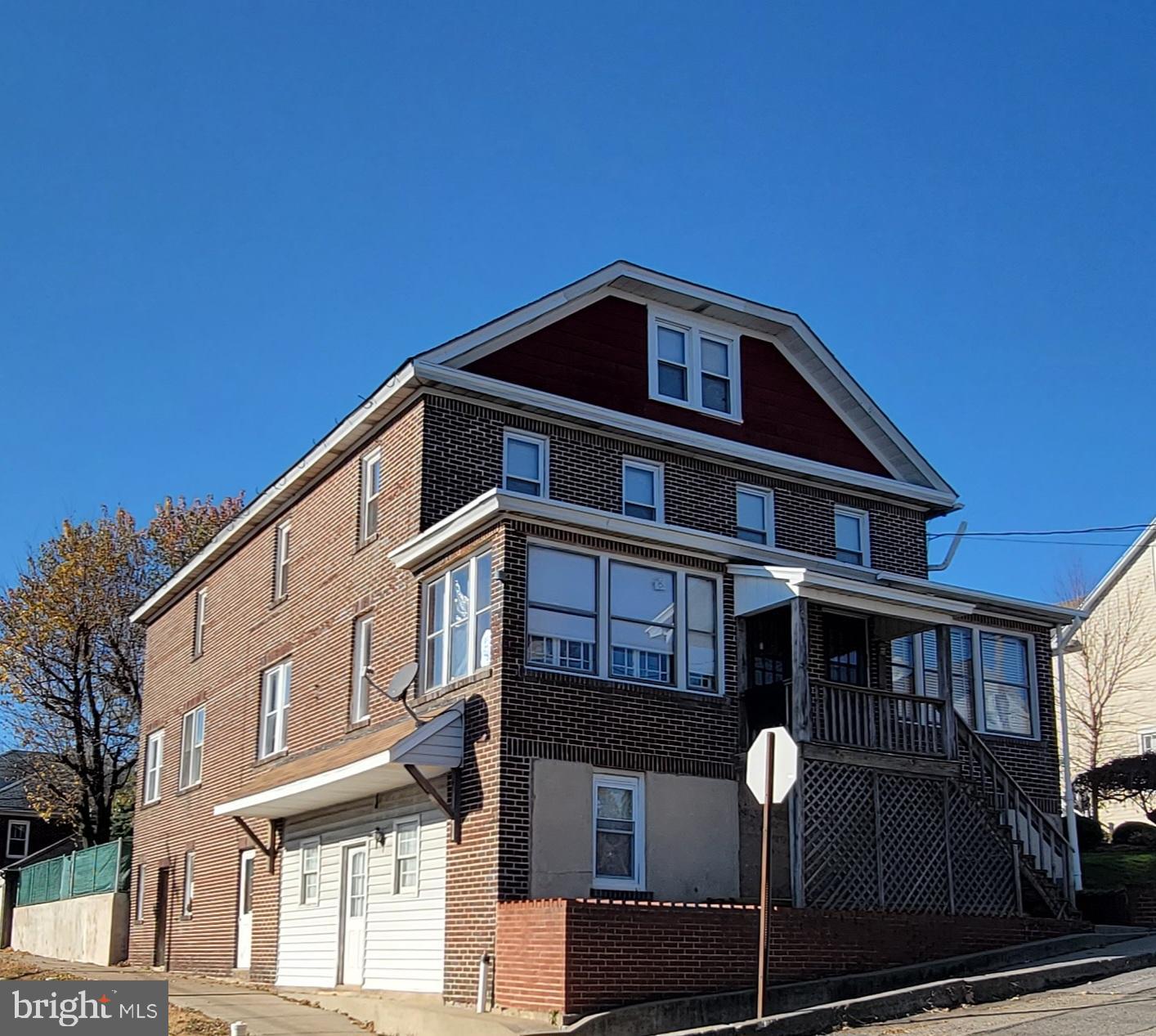 Huge double home in very good condition with detached garage and basement apartment just waiting for you to move right in! Great opportunity for you to live in one side and rent out the other side and the basement apartment to pay the mortgage. Don't moss this fantastic opportunity.