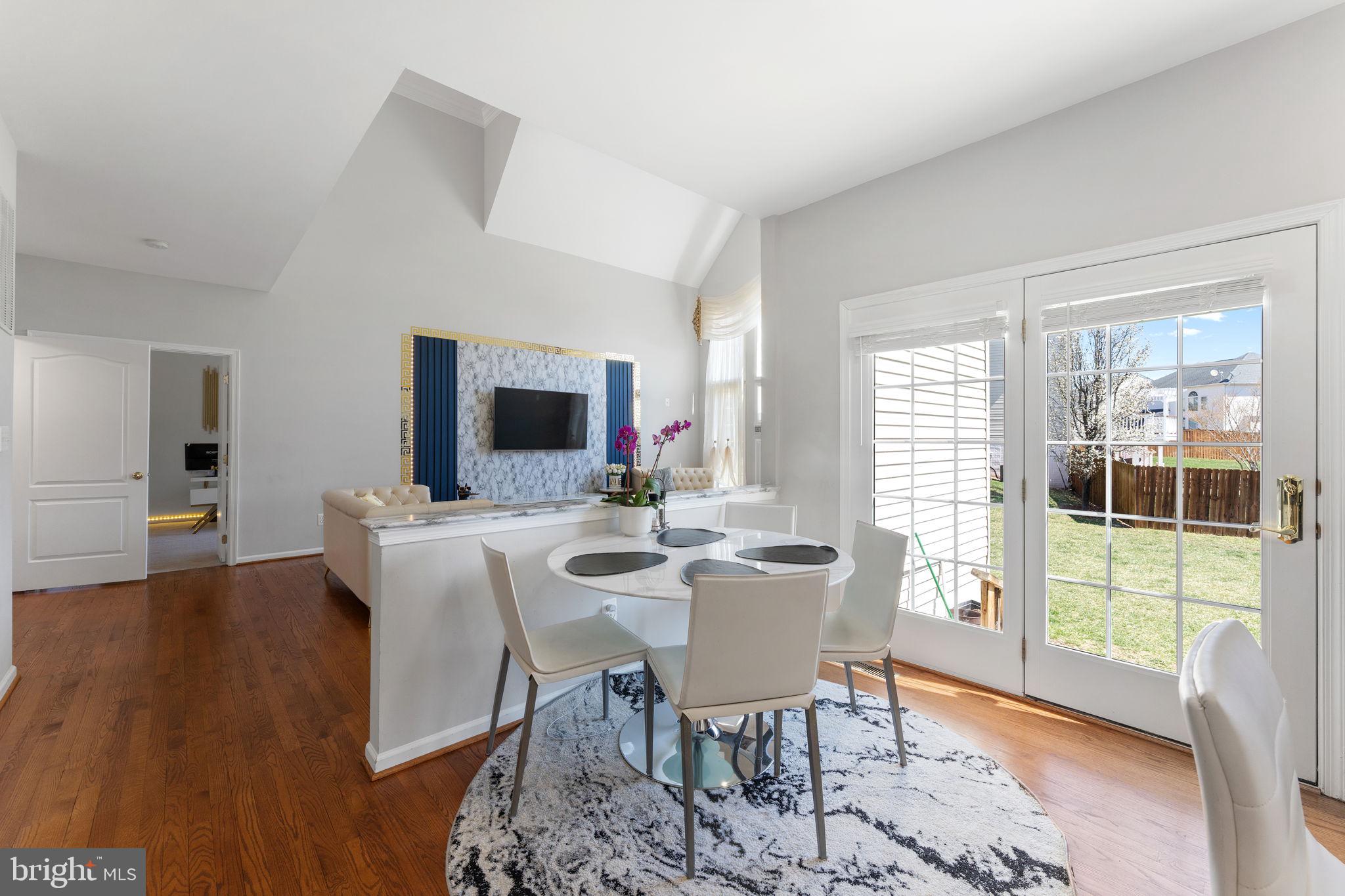 LOUDOUN VALLEY ESTATES - Residential Lease