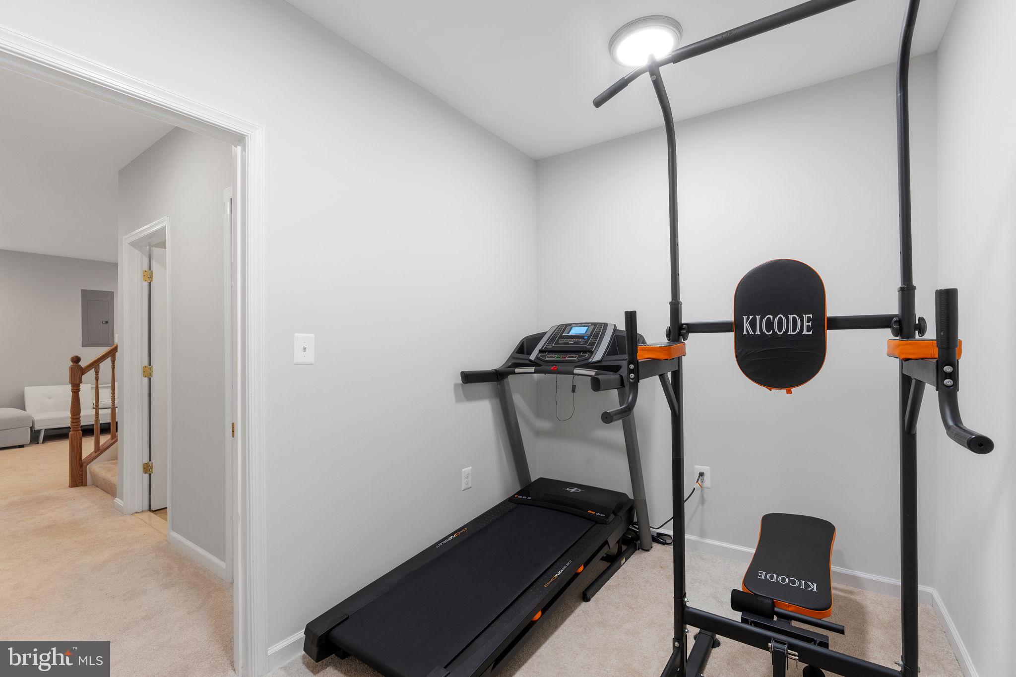 LOUDOUN VALLEY ESTATES - Residential Lease