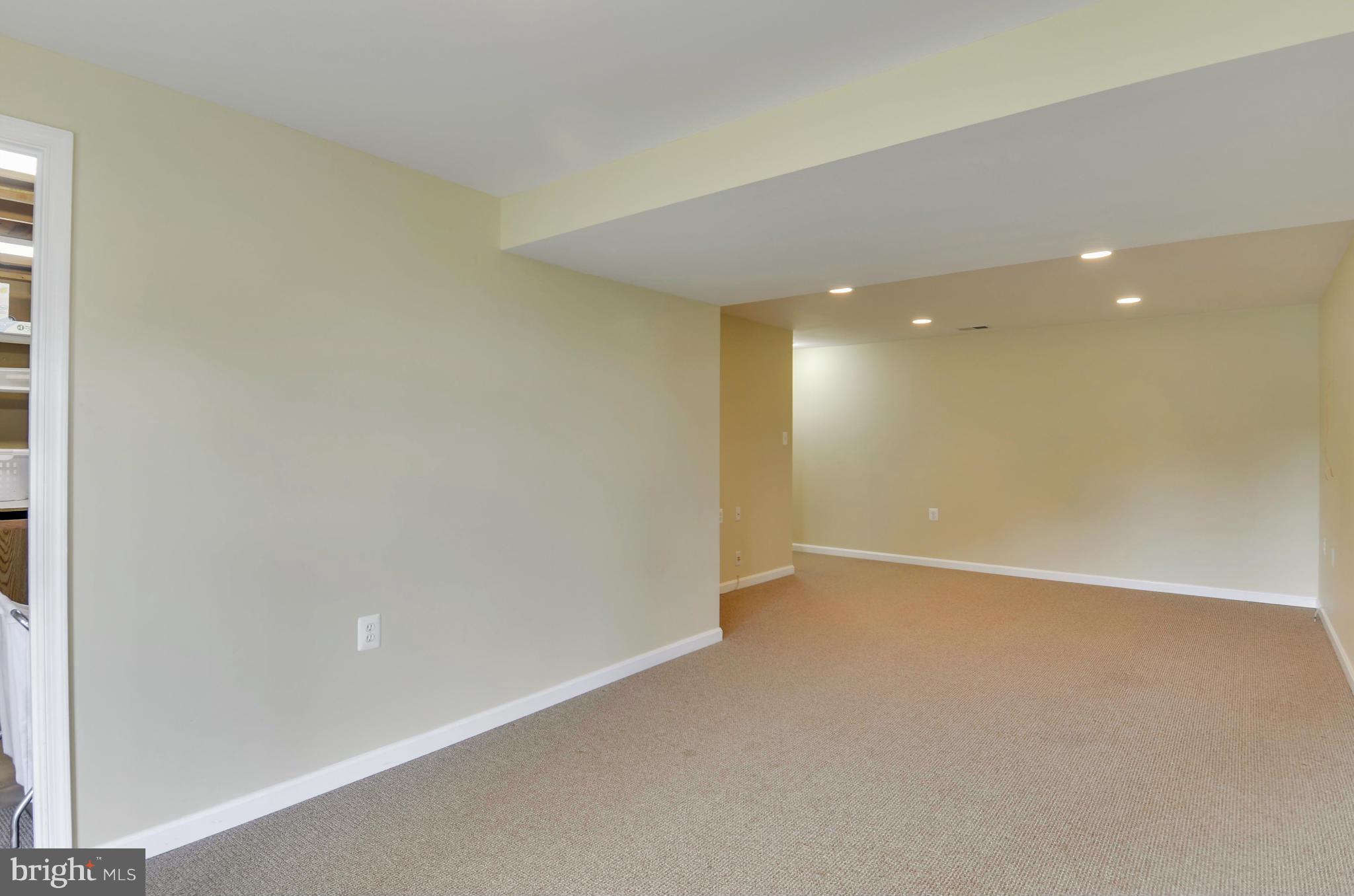 HUNTERS RUN - Residential