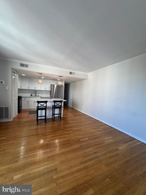 QUEEN VILLAGE - Residential
