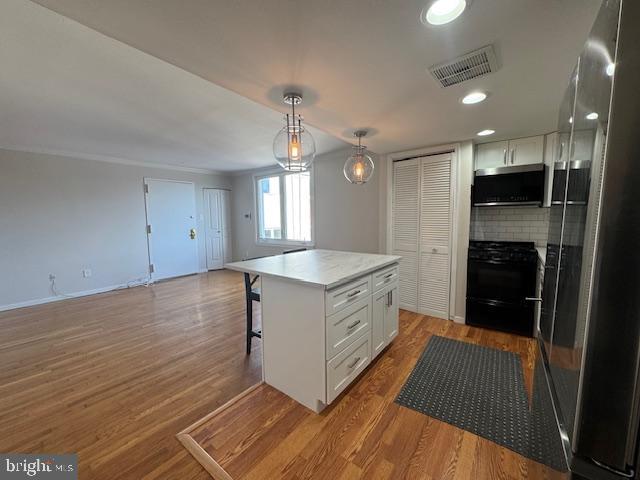 QUEEN VILLAGE - Residential