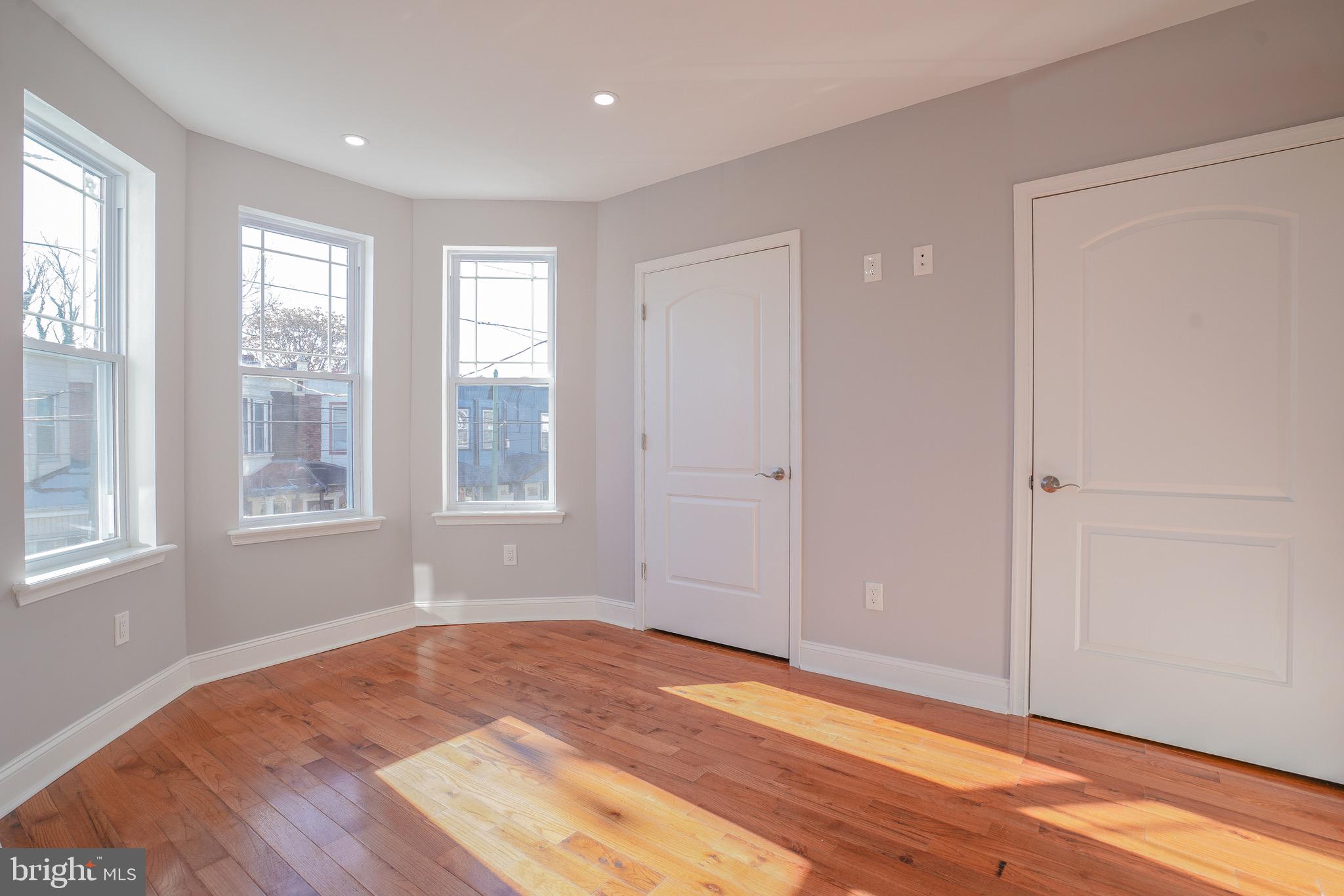 POINT BREEZE - Residential