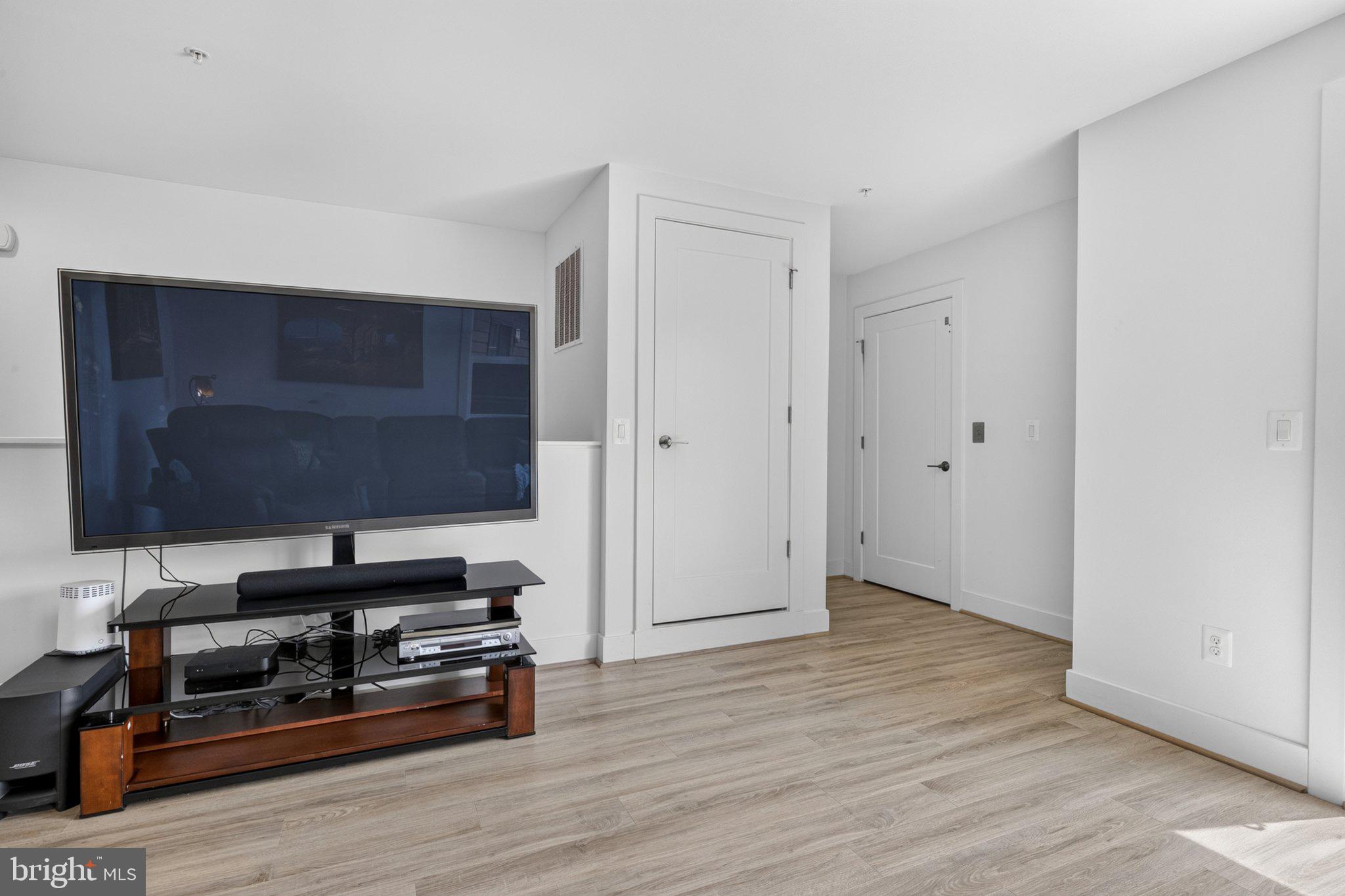 TOWER OAKS - Residential