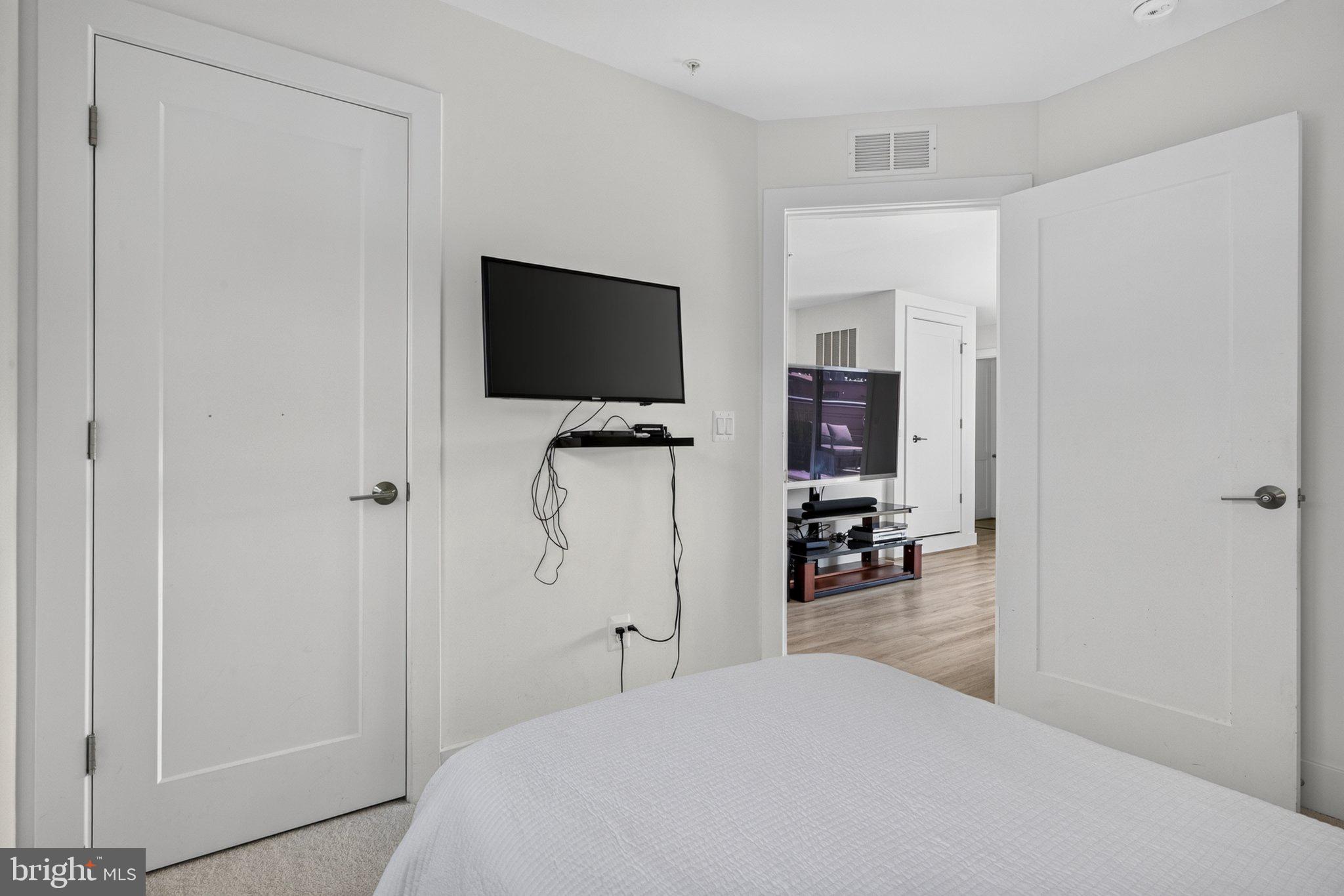 TOWER OAKS - Residential