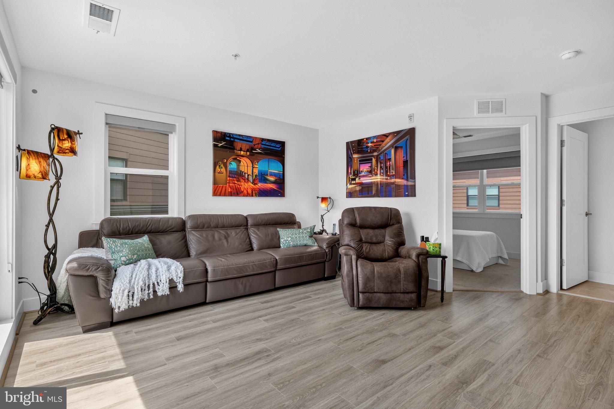 TOWER OAKS - Residential