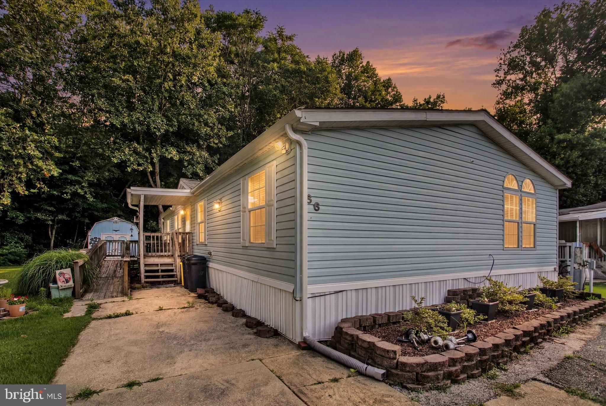 Why renWhy rent when you can own? This well-maintained, spacious 3-bedroom, 2-bath double-wide mobile home offers affordable homeownership for less than the monthly cost of rent.
Located on a quiet cul-de-sac and backing to a peaceful wooded area, this home provides both privacy and a tranquil setting. With its generous floor plan and comfortable living spaces, it's the perfect place to call home.
Don't miss this opportunity to enjoy affordable homeownership in a desirable location!