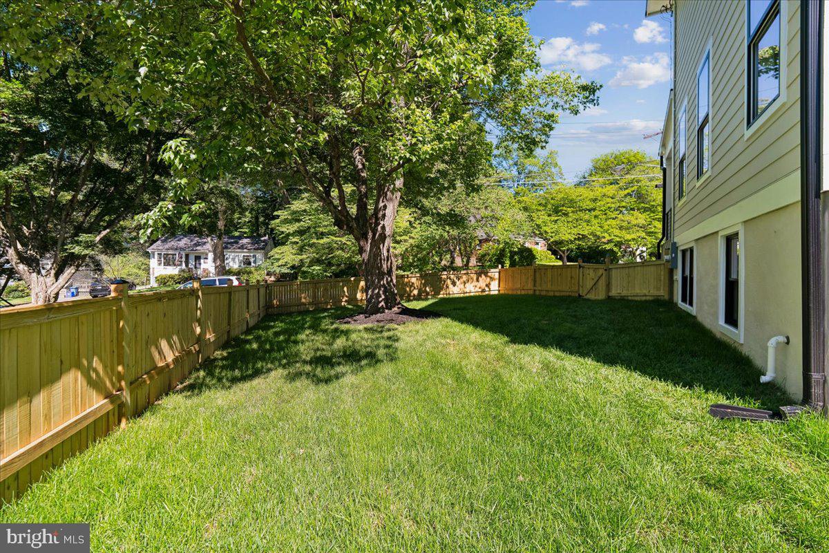 ROCK CREEK PALISADES - Residential