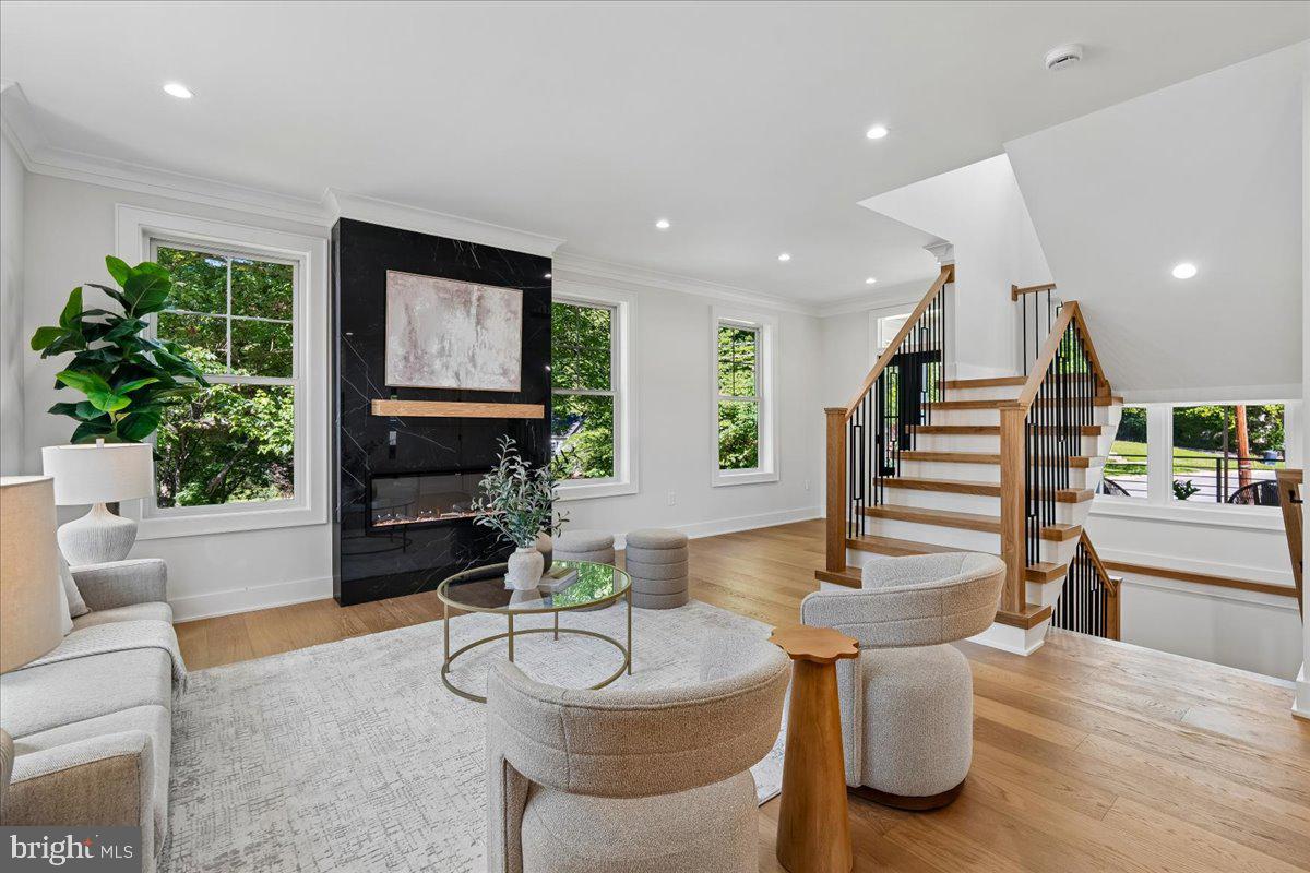 ROCK CREEK PALISADES - Residential