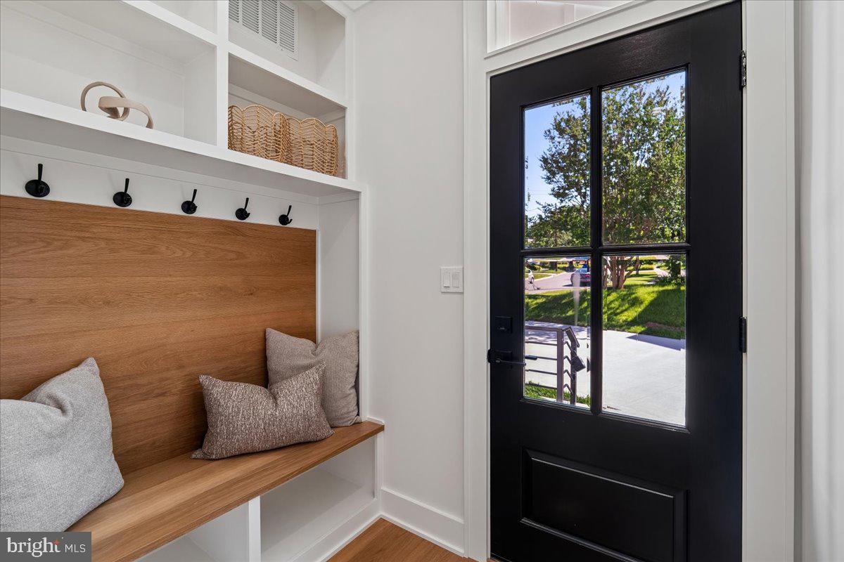 ROCK CREEK PALISADES - Residential
