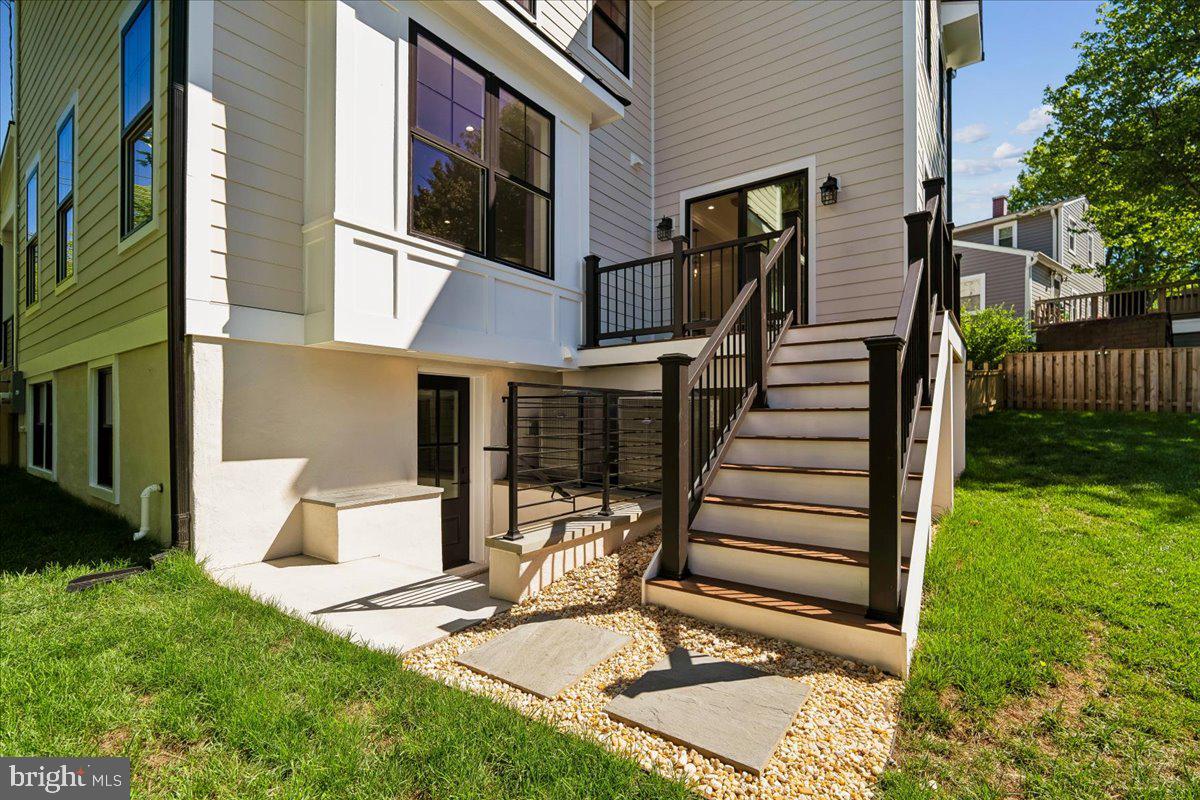 ROCK CREEK PALISADES - Residential