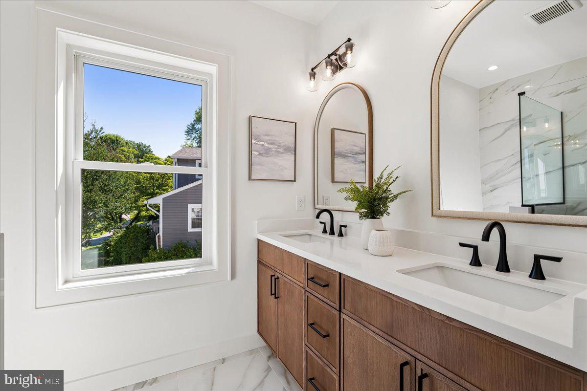 ROCK CREEK PALISADES - Residential