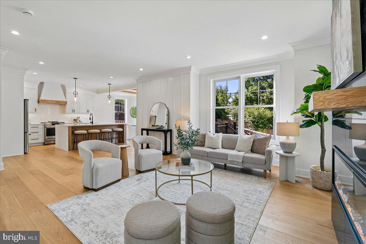 ROCK CREEK PALISADES - Residential
