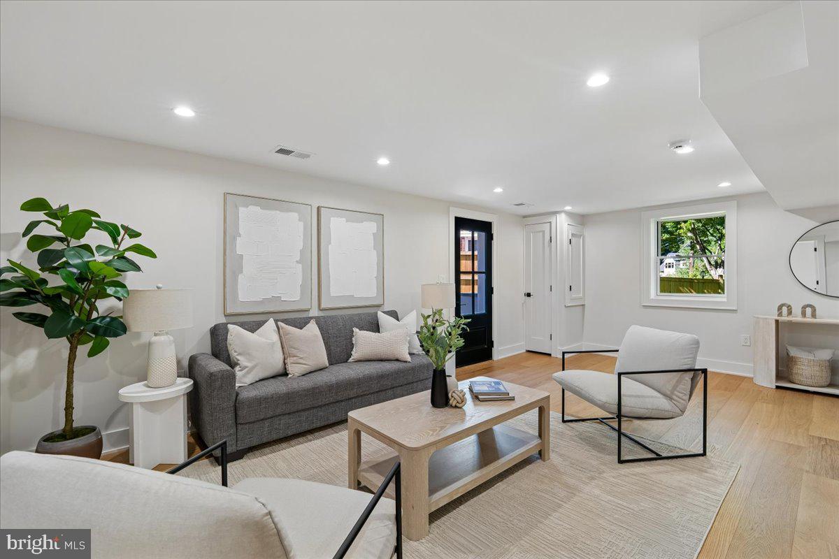 ROCK CREEK PALISADES - Residential