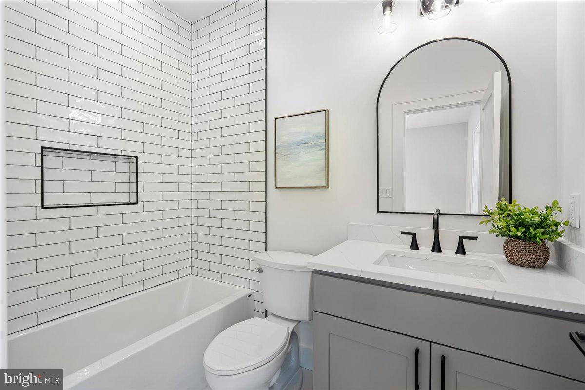 ROCK CREEK PALISADES - Residential