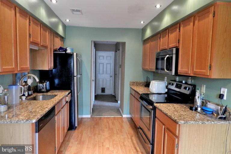 THE VILLAGE AT GREENS OF PATUXENT - Residential Lease