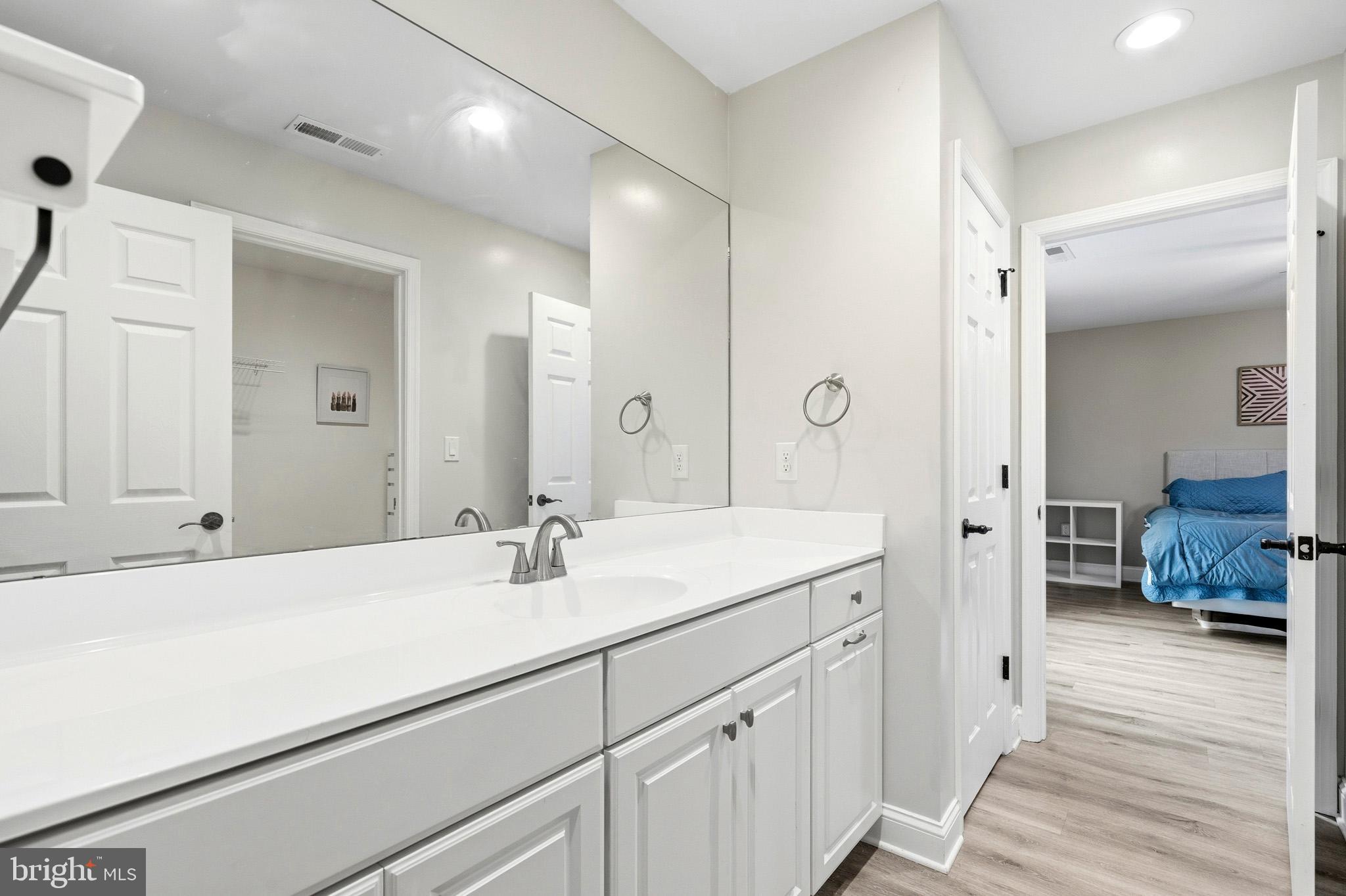 FOUR MEADOWS - Residential