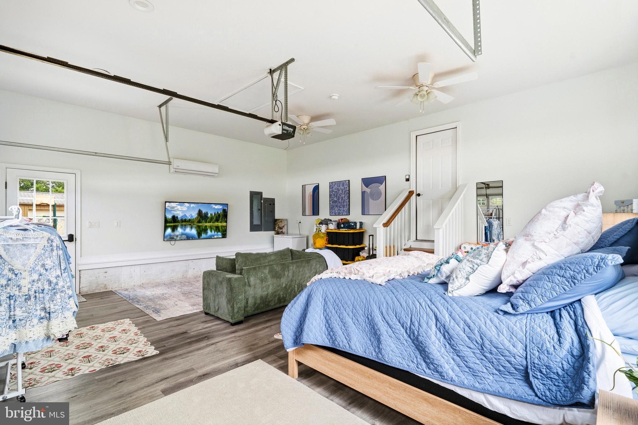 FOUR MEADOWS - Residential