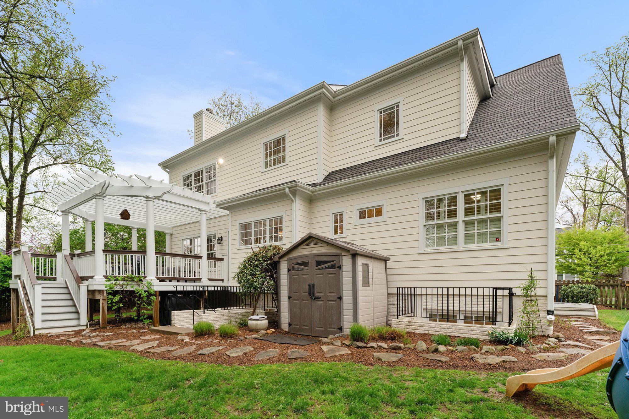 VIENNA WOODS - Residential
