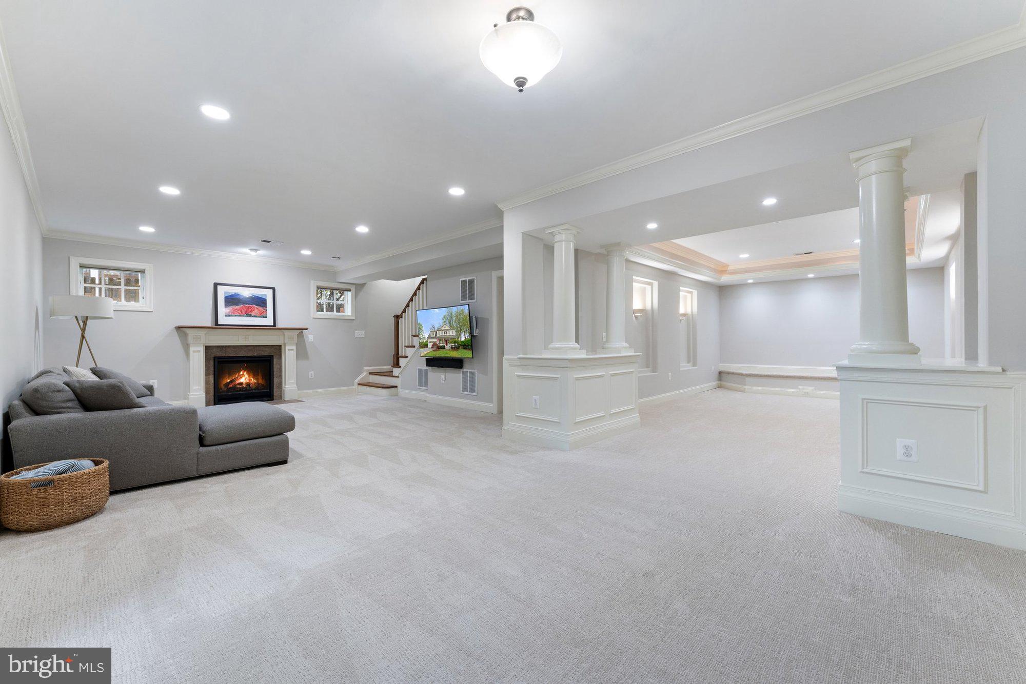 VIENNA WOODS - Residential