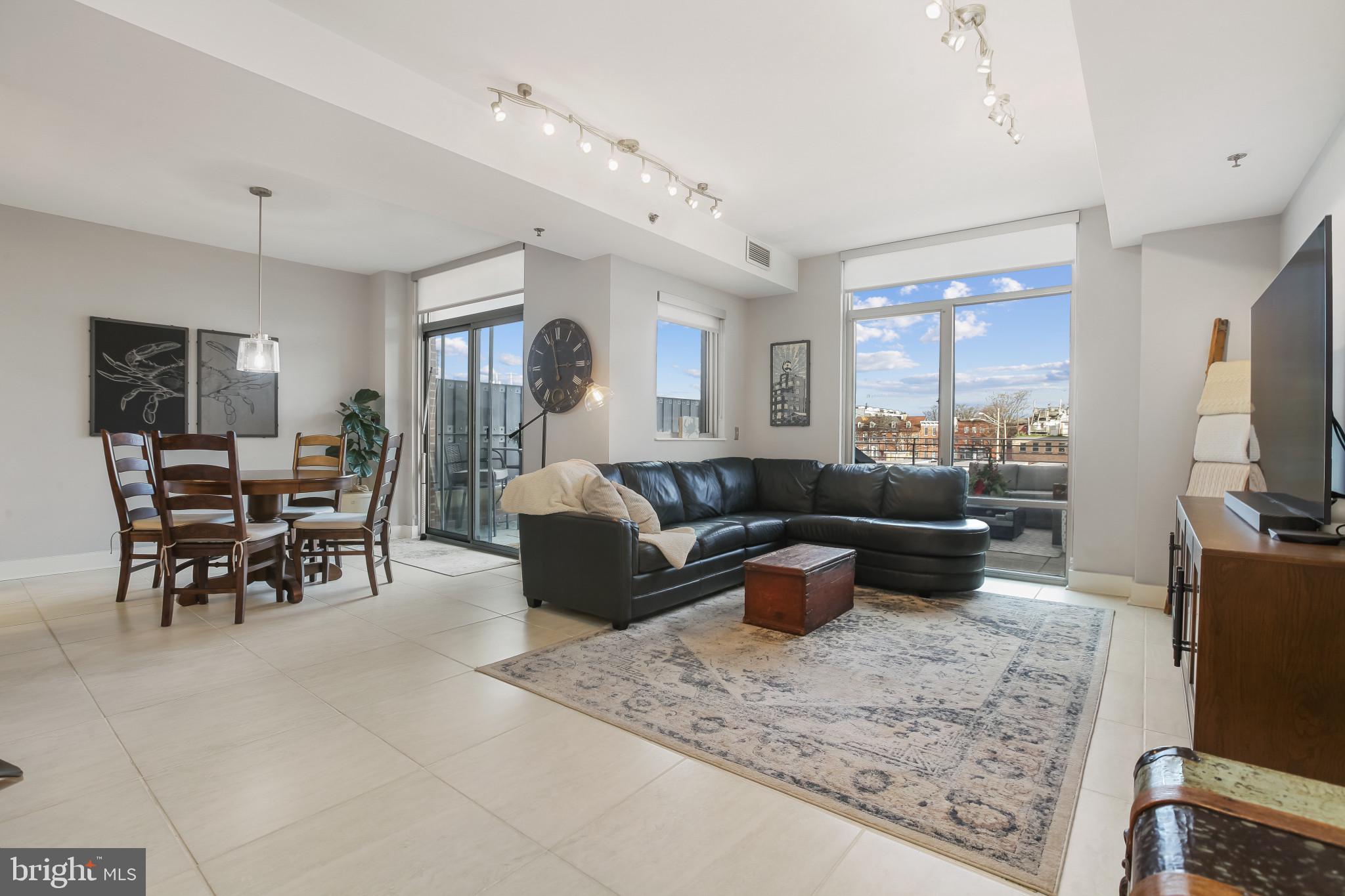 HARBOR EAST - Residential