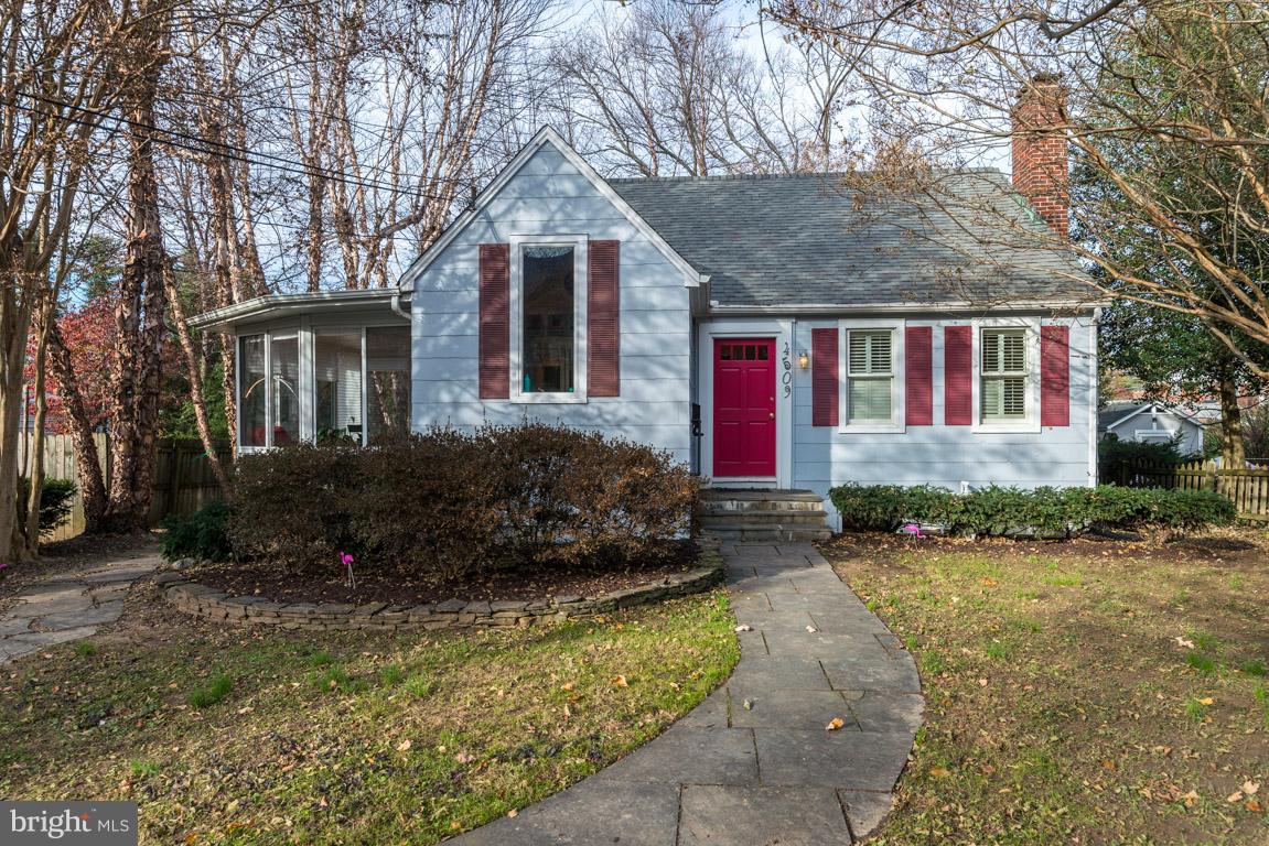 Mint condition cape, 2100+sq ft.  Architecturally designed. Featured on HGTV! Gourmet kitchen, granite/stainless, gleaming hardwood floors, au pair suite, tons of windows, flooded w/ natural light.  WALK2METRO. Sliding glass porch, spiral staircase, solid maple staircase, walk-in shower, cantilevered balcony, custom railings, 2 kitchens, . Professional landscaping.