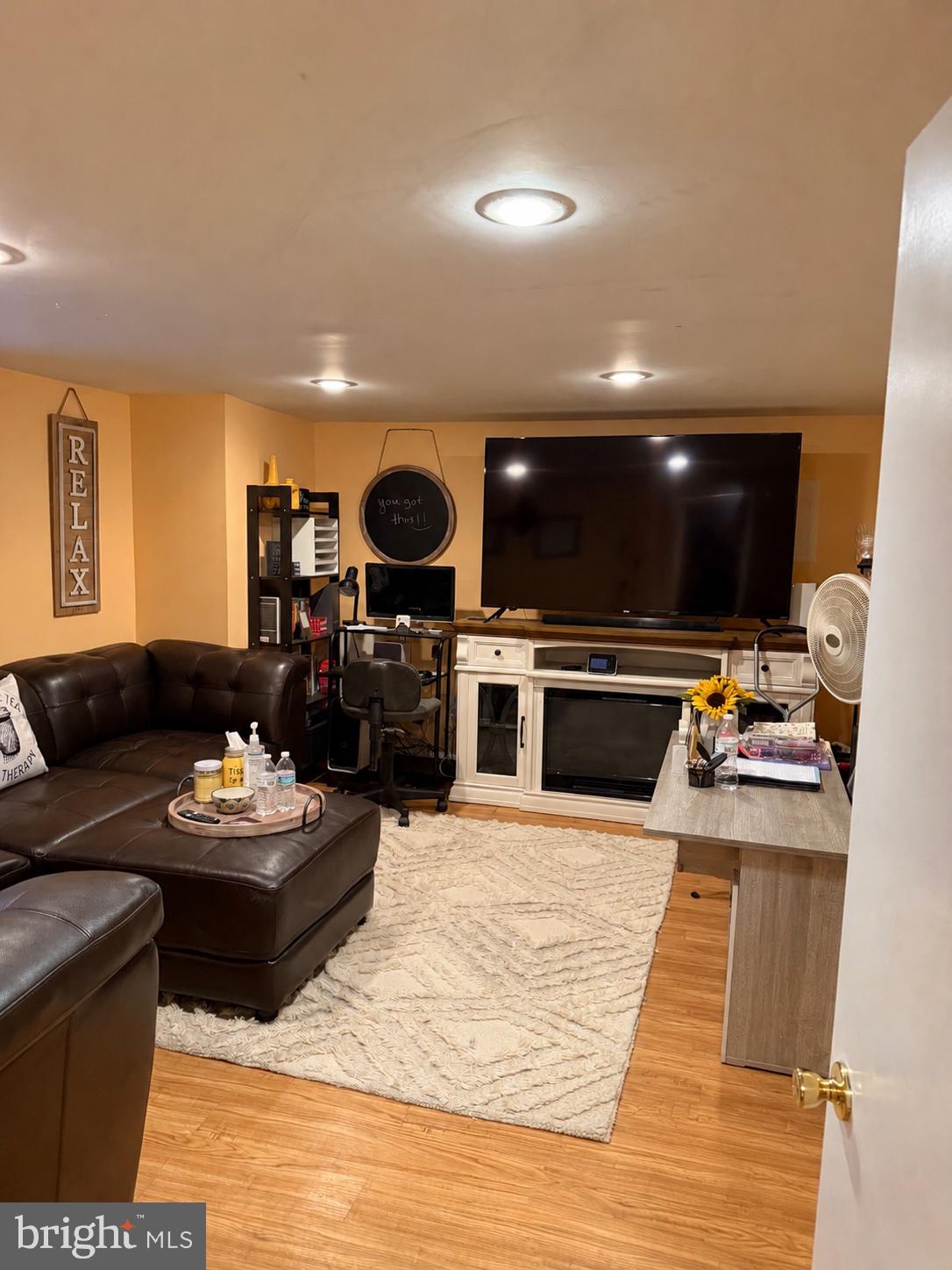 OXFORD CIRCLE - Residential